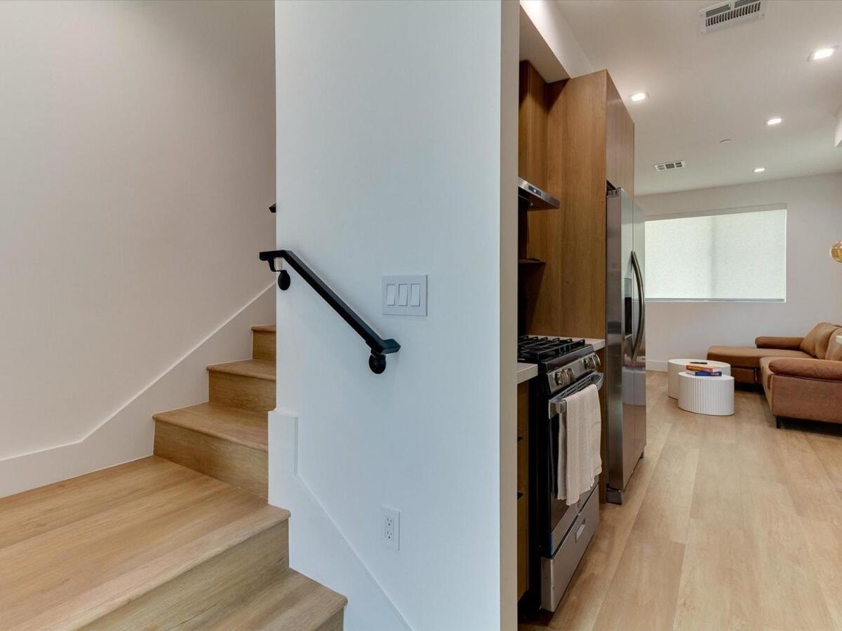 Modern Luxe Retreat Six-bedroom * Los Angeles