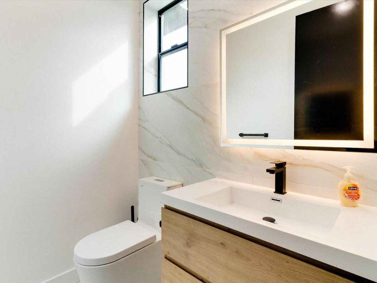 Modern Luxe Retreat Six-bedroom
