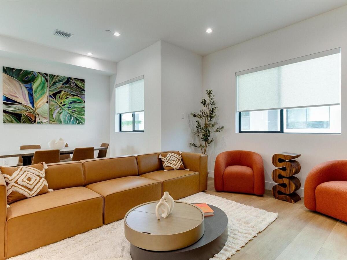 Modern Luxe Retreat Six-bedroom * Los Angeles