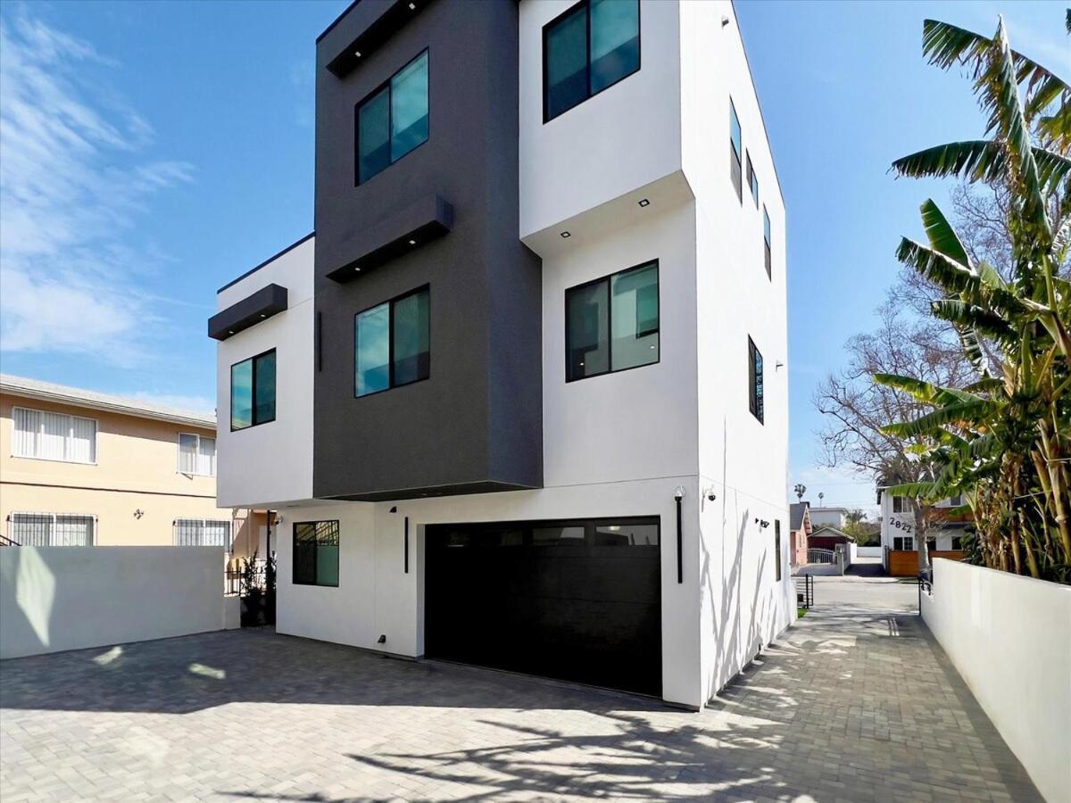 Modern Luxe Retreat Six-bedroom *