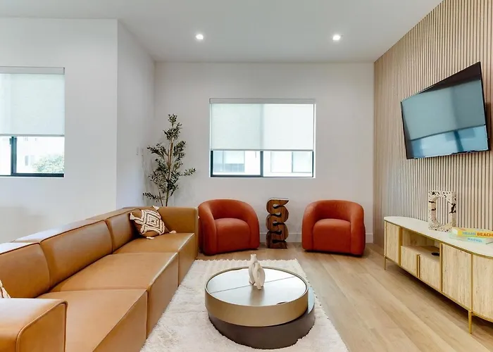 Modern Luxe Retreat Six-Bedroom